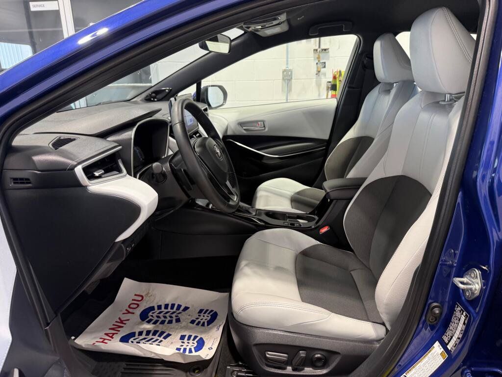 Used 2025 Toyota Corolla XSE FWD image 21