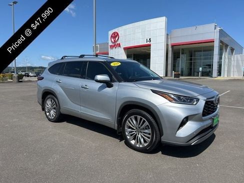 Used 2024 Toyota Highlander Platinum AWD/4WD image 4