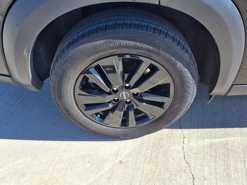 Used 2024 Nissan Pathfinder SV image 10