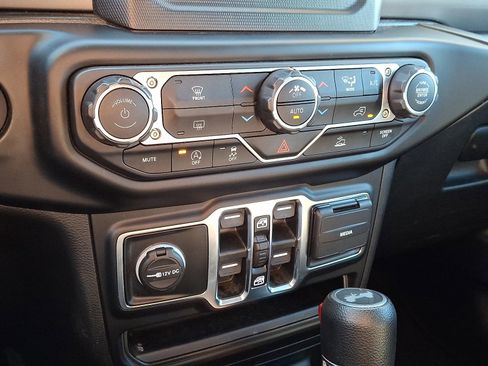 Used 2021 Jeep Wrangler Unlimited Sport image 17