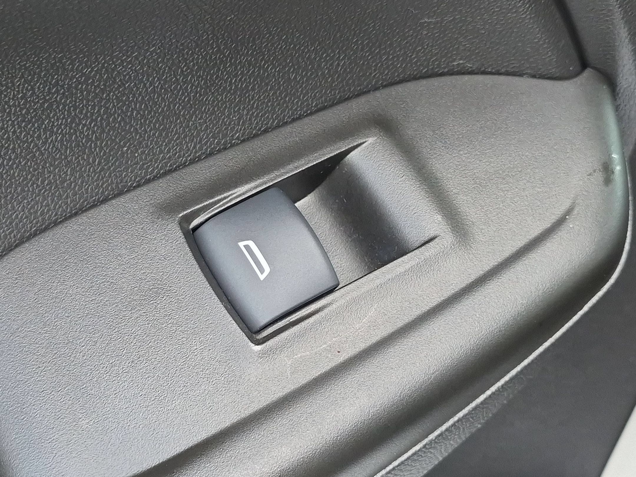 Used 2023 Chevrolet TrailBlazer LT FWD image 28