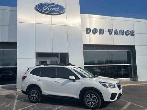 Used 2021 Subaru Forester Premium image 8