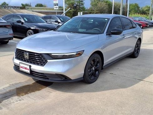 New 2025 Honda Accord SE image 2