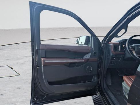 Used 2024 Ford Expedition Limited AWD/4WD image 7