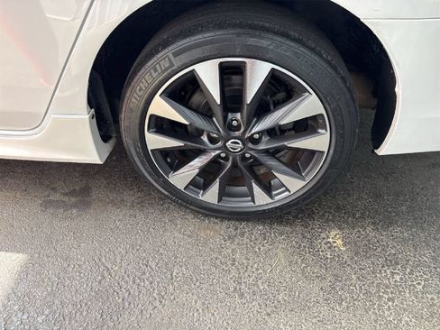 Used 2017 Nissan Sentra SR Turbo FWD image 7