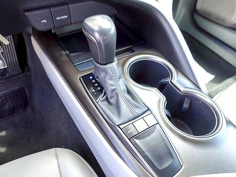 Used 2022 Toyota Camry SE FWD image 18