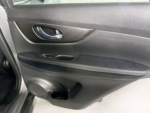 Used 2019 Nissan Rogue SV AWD/4WD image 29