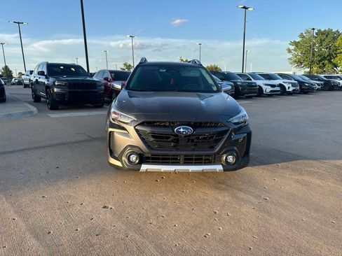 Used 2025 Subaru Outback Touring XT AWD/4WD image 2