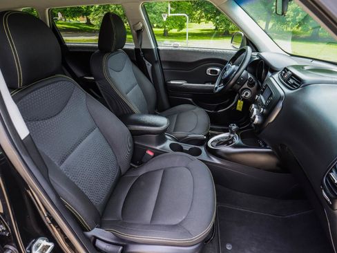 Used 2015 Kia Soul + FWD image 30