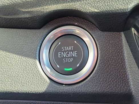 Certified 2025 Chevrolet Traverse LT FWD image 33