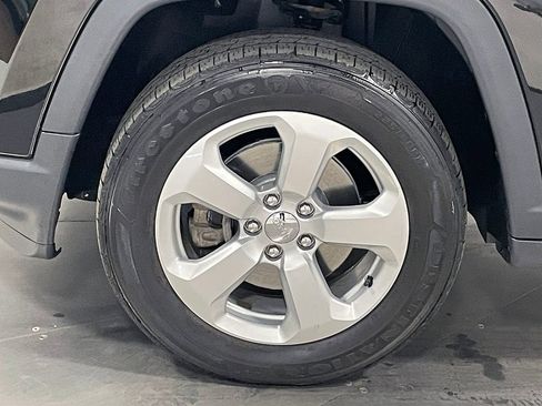 Used 2020 Jeep Compass Latitude w/ Cold Weather Group AWD/4WD image 16