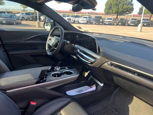 Certified 2024 Cadillac Lyriq Luxury AWD/4WD image 17