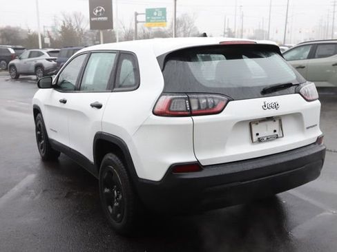 Used 2019 Jeep Cherokee Sport image 6
