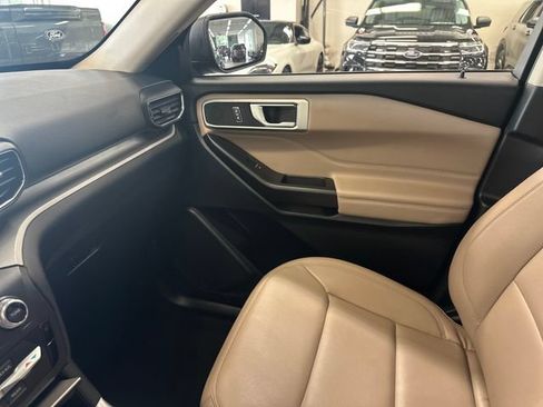 Used 2020 Ford Explorer XLT w/ Equipment Group 202A AWD/4WD image 26