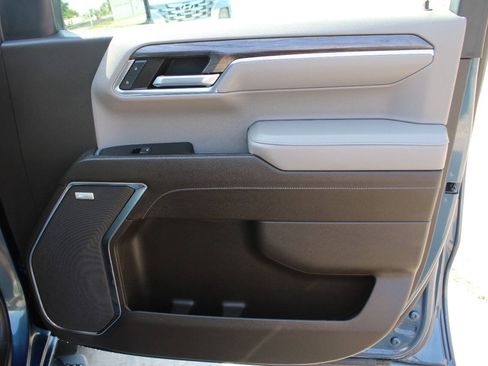 Used 2024 Chevrolet Silverado 1500 LTZ AWD/4WD image 7