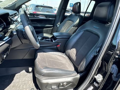 Used 2023 Jeep Grand Cherokee Trailhawk AWD/4WD image 10