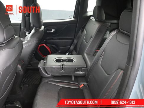 Used 2017 Jeep Renegade Trailhawk w/ Premium Trailhawk Package image 24