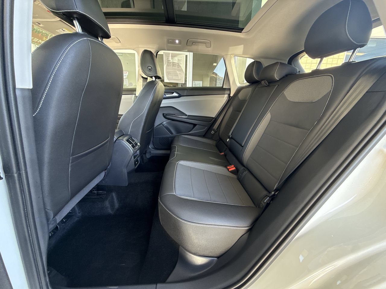 Used 2024 Volkswagen Taos SE w/ Panoramic Sunroof Package FWD image 25