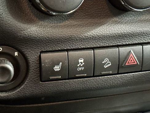 Used 2015 Jeep Wrangler Unlimited Rubicon image 20