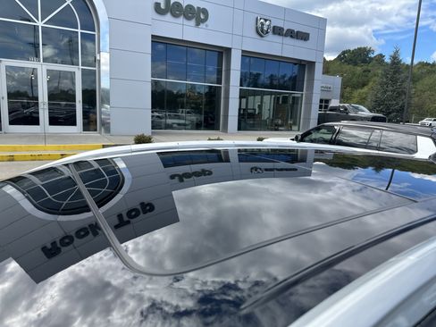 Used 2020 Nissan Murano Platinum image 11