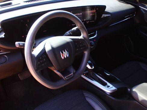 Used 2025 Buick Envista Preferred image 2