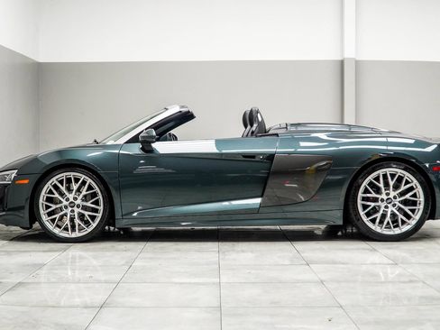 Used 2017 Audi R8 V10 w/ Carbon Exterior Package image 15