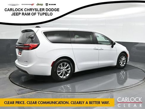 Used 2026 Chrysler Pacifica Limited FWD image 3