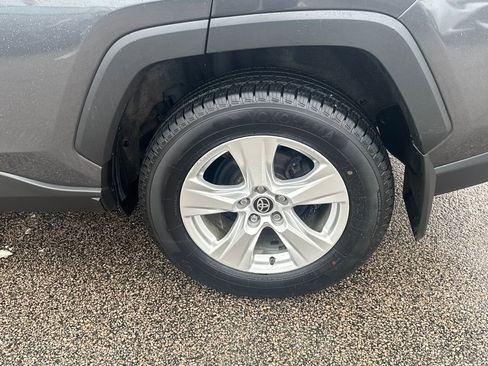 Used 2021 Toyota RAV4 XLE w/ Convenience Package image 40