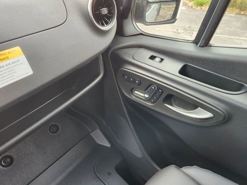 Used 2025 Mercedes-Benz Sprinter 2500 image 11