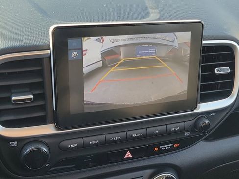 Certified 2025 Hyundai Venue SE image 21