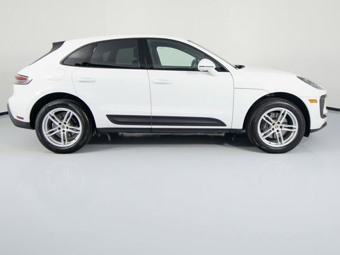 Certified 2025 Porsche Macan image 11