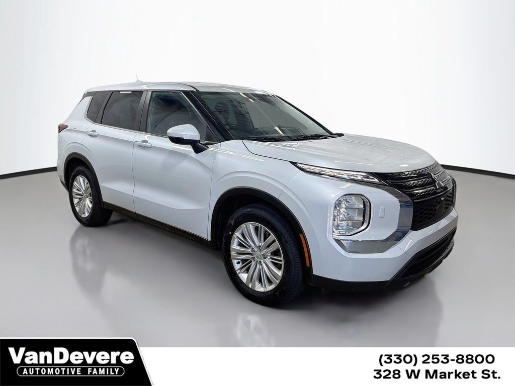 Used 2023 Mitsubishi Outlander ES AWD/4WD image 1