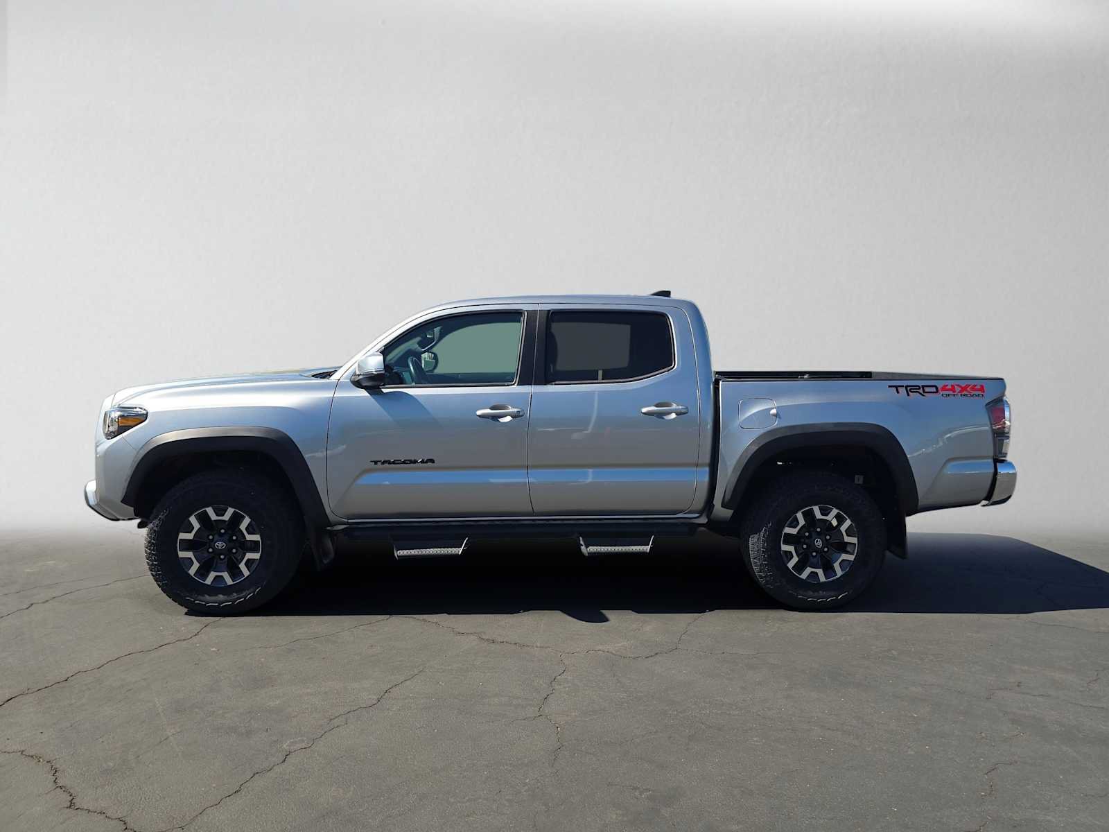 Certified 2023 Toyota Tacoma TRD Off-Road w/ Black Out Package (TMS) AWD/4WD image 6