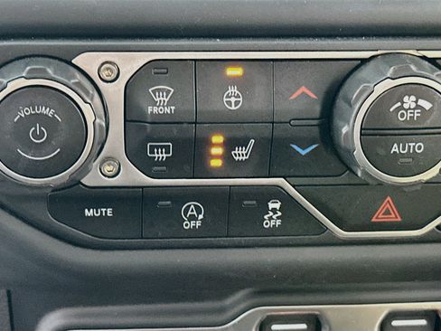 Used 2023 Jeep Gladiator Willys image 19