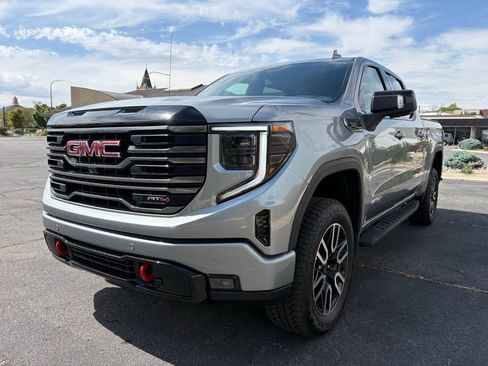 Used 2025 GMC Sierra 1500 AT4 w/ AT4 Premium Package AWD/4WD image 14