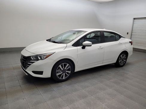 Used 2024 Nissan Versa SV FWD image 2