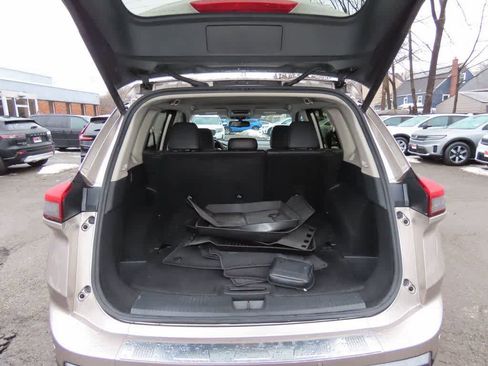 Used 2025 Nissan Rogue SL image 12