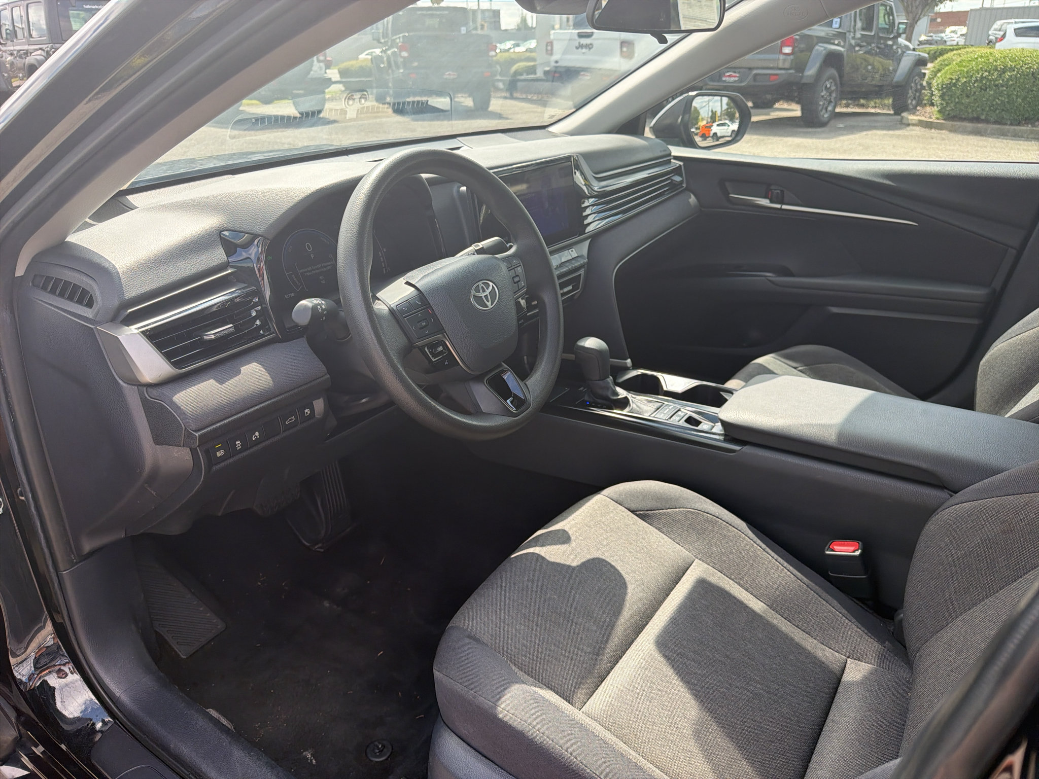 Used 2025 Toyota Camry LE FWD image 24