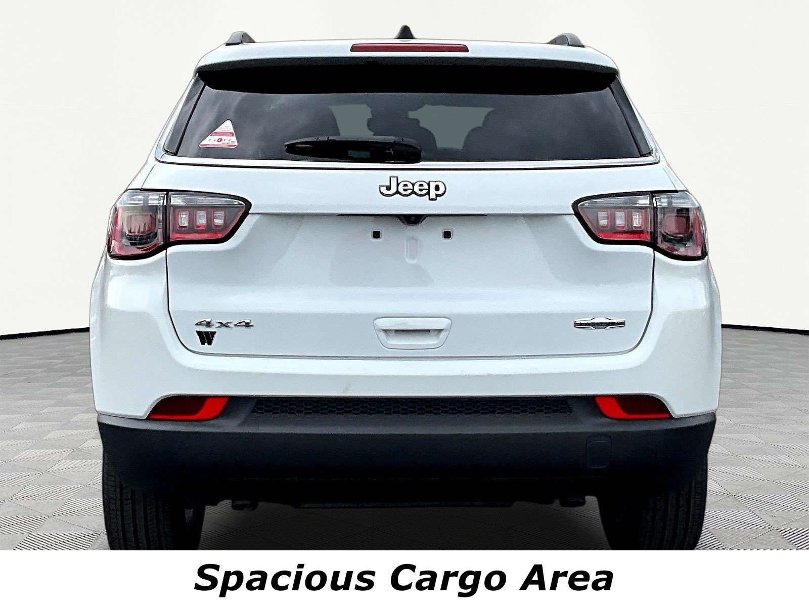 Used 2024 Jeep Compass Latitude AWD/4WD image 5