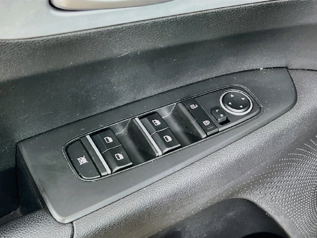 Used 2023 Kia Forte LXS w/ LXS Technology Package FWD image 9
