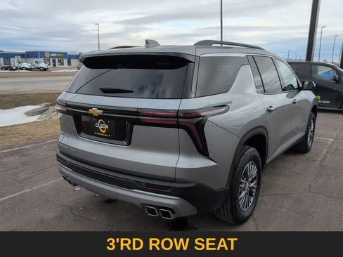 Used 2025 Chevrolet Traverse LT image 7