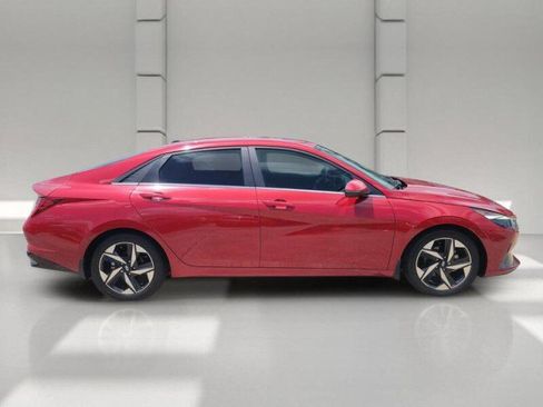 Used 2022 Hyundai Elantra SEL w/ Convenience + Premium Package FWD image 4