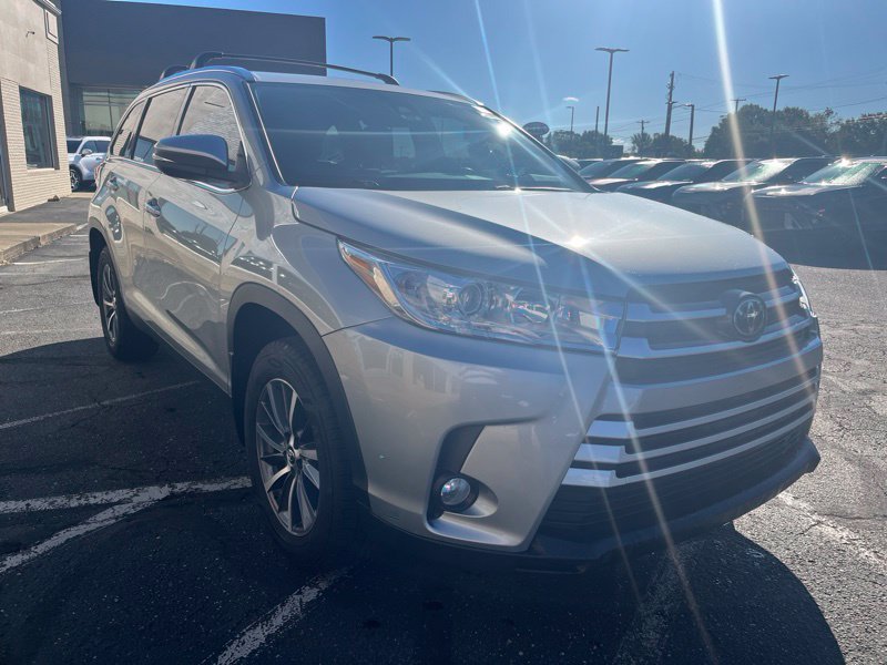 Used 2019 Toyota Highlander XLE AWD/4WD image 3
