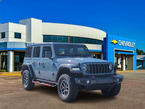 Used 2024 Jeep Wrangler Unlimited Rubicon w/ Technology Group image 8