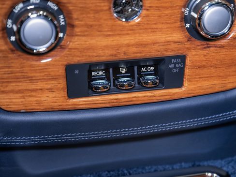 Used 2011 Rolls-Royce Phantom Sedan RWD image 68