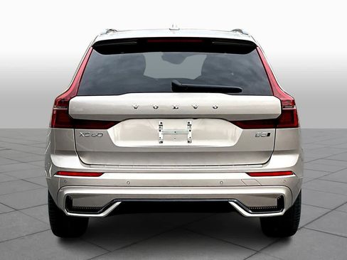 New 2026 Volvo XC60 B5 Core w/ Protection Package Premier image 4