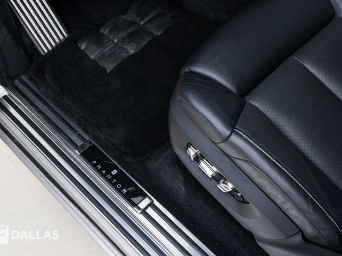 Used 2023 Rolls-Royce Phantom Sedan w/ The Phantom Package image 25