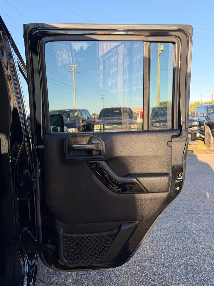 Used 2015 Jeep Wrangler Unlimited Sahara AWD/4WD image 17