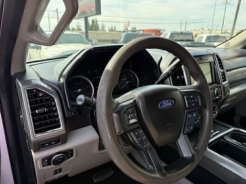 Used 2017 Ford F350 XLT w/ XLT Premium Package AWD/4WD image 9