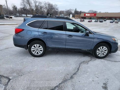 Used 2016 Subaru Outback 2.5i Premium image 6